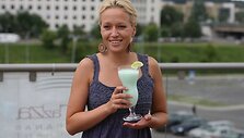 Lietuvos žvaigždės vasarą gaivinasi pieno kokteiliais. Atlanta mėgsta mėtų skonį, E.Jackaitė - bananų, I.Penkauskienė - mėlynių.