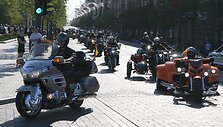 &Scaron;e&scaron;tadienio rytą prie Seimo gaudė motociklų motorai &ndash; link Estijos sostinės Talino&bdquo;Baltijos keliu&ldquo; pajudėjo minia ratuotų raitelių.