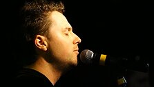 Atlikėjas E.Lubys i&scaron;tikimiausiems savo muzikos gerbėjams dovanojo jaukų koncertą ir pristatė naujausius kūrinius.