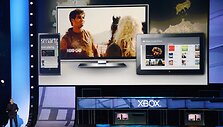 Kompanija &bdquo;Microsoft&ldquo; pristatė paslaugą &bdquo;Xbox SmartGlass&ldquo;, leidžiančią sujungti plan&scaron;etinius kompiuterius ar i&scaron;maniuosius telefonus su jos žaidimų konsole. 