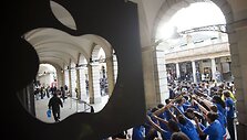 Pirmoji &bdquo;iPhone 5&ldquo; prekybos diena, Londonas