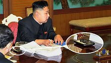 Manoma, kad Kim Jong Unas naudoja taivaniečių kompanijos HTC telefoną.
