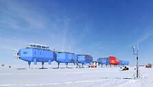 Antarktidoje pradėjo veikti Didžiosios Britanijos moderni tyrimų stotis &bdquo;Halley VI&ldquo;, kurioje dirbs per 50 mokslininkų. 