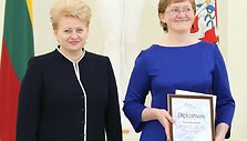 Prezidentė Dalia Grybauskaitė apdovanojo geriausių 2012 metų mokslinių disertacijų laureatus. Zitai Liutkevičiūtei įteiktas diplomas už darbą &bdquo;DNR citozino metiltransferazių reakcijos, nedalyvaujant kofaktoriui&ldquo;.