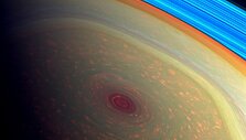 &bdquo;Cassini&ldquo; užfiksavo Saturno &scaron;iaurės a&scaron;igalyje įstrigusį milžini&scaron;ką uraganą