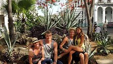 Mindaugas Kuzminskas su Egle Andreikaite ir Saulius Kuzminskas su sužadėtine Dovile (pora kairėje)