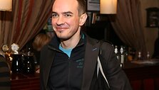 &Scaron;į rudens-žiemos sezoną kojinių rinkoje vyrauja tamsios ir sodrios spalvos, pagražintos ry&scaron;kiais akcentais. Neapsienama be langelių, ta&scaron;kelių. Mados vir&scaron;ūnėse i&scaron;silaiko ir blauzdinės.