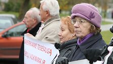Jungtinio demokratinio judėjimo atstovai piketuodami i&scaron;rei&scaron;kė nepasitenkinimą prokuratūros darbu.