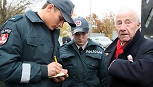 Jungtinio demokratinio judėjimo atstovai piketuodami i&scaron;rei&scaron;kė nepasitenkinimą prokuratūros darbu.
