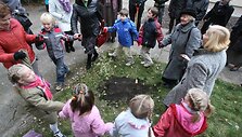 Vaikų globos namų auklėtiniai klausėsi paskaitos apie atsakingą kasdienių prekių vartojimą, ekologiją bei bendravo su projekto &bdquo;Lietuvos perlai&ldquo; dalyvėmis.