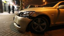 Verslininkės A. &Scaron;emberienės automobilis atsirėmė į stulpą.