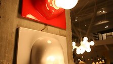 Dizaino galerijoje ir parduotuvėje &bdquo;Daiktų vie&scaron;butis&ldquo; ketvirtadienį buvo pristatyti prancūzi&scaron;ko dizaino kūriniai ir buvo siūloma paragauti tradicinio prancūzų maisto.