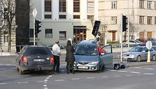 Vilniuje vėl nuverstas &scaron;viesoforas