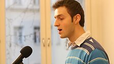 Sekmadienį į Vilniaus Klaipėdos gatvėje esančią Artūro Noviko džiazo studiją rinkosi būriai vilniečių, norinčių sudalyvauti TV3 televizijos projekte "Chorų karai". Čia atranką į savo chorą surengė Irena Staro&scaron;aitė.