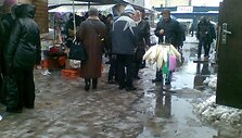 Kalvarijų turguje pirkėjai braido po balas