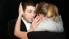 Aktoriai Emilija Latėnaitė-Beliauskienė ir Marius Rep&scaron;ys spektaklyje &bdquo;Pingvinai ir kiau&scaron;inis&ldquo;