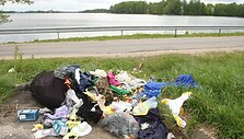 Stovėjimo aik&scaron;telė nusėta &scaron;iuk&scaron;lėmis