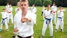&Scaron;e&scaron;tadieniais į Vingio parką kviečiami visi, norintys i&scaron;mėginti bėgimą, jogą, karate, riedučius ar tiesiog pasivaik&scaron;čioti. 