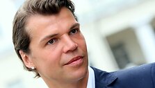 Juozas Statkevičius nuo&scaron;irdžiai džiaugėsi pavėluotai atsiimtu garbingu apdovanojimu