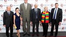I&scaron; kairės: Andrius Kubilius, Laura Blaževičiūtė, Arvydas Sabonis, Naras Zanolinas, Dalia Grybauskaitė ir Olafuras Rafnssonas 