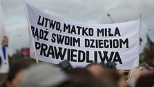 Lenkų protesto mitingas prie Lietuvos respublikos Seimo