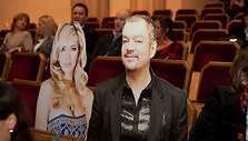 Kartoniniai žinomų žmonių plakaitai