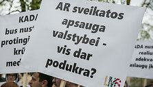 &Scaron;alies medikai susitiko mitinge prie Seimo