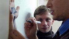 Pasiruo&scaron;imas spektakliui A&scaron;dode. I&scaron; de&scaron;inės &ndash; aktoriai V.Dorondovas, V.Novopolskis.