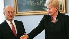 TATENA generalinis direktorius Yukiya Amano ir &scaron;alies vadovė Dalia Grybauskaitė