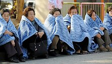 Tragedijos sukrėsti Japonijos gyventojai