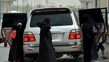 Moterys Saudo Arabijoje negali vairuoti