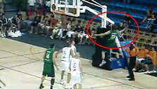 Sunku patikėti, bet &scaron;is Simo Jasaičio metimas buvo taiklus.