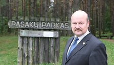 Anot A.Strelčiūno, Lazdynuose, Karolini&scaron;kėse daug mi&scaron;kingų vietovių, kurios traukia nusikaltėlius, tačiau kiekvienoje jų pastatyti po policijos pareigūną nėra galimybių, tad žmonėms reikėtų vengti tokių vietų.