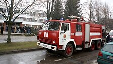 Kilus gaisrui &bdquo;Žaros&ldquo; mokykloje teko pasinaudoti gesintuvais, tačiau jie ugnies numal&scaron;inti nepadėjo.