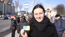 Vilnietė Jurgita sakė žinanti, kad &scaron;ventinėmis dienomis darbo dienoms skirtas nuolatinis bilietas negalioja, net jei &scaron;ventė pasitaiko vidury savaitės.