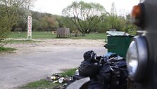 Žirmūnų paplūdimyje jau galima sutikti vieną kitą lankytoją, nors jis dar neparuo&scaron;tas vasaros sezonui.