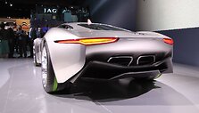 Paryžius. &bdquo;Jaguar C&ndash;X75&ldquo;