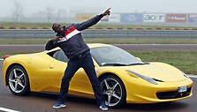 Usainas Boltas i&scaron;bandė &bdquo;Ferrari&ldquo; automobilius