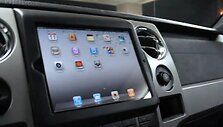 &bdquo;Apple iPad&ldquo; automobilio centrinėje konsolėje