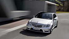 &bdquo;Mercedes-Benz E63 AMG&ldquo; su V8 biturbo varikliu