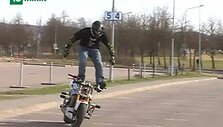 Triukus motociklu atliekantis Aras