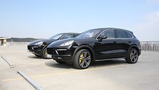 Du &bdquo;Porsche Cayenne Turbo&ldquo; - kiekvienas po 500 AG