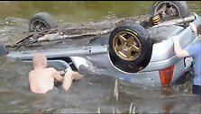 Lenktynininkai įstrigo automobilio viduje