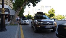 &bdquo;Dykumų rijikai&ldquo;. Nelegalus parkingas Baku gatvėje