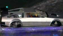 Plaukiantis &bdquo;DeLorean&ldquo;