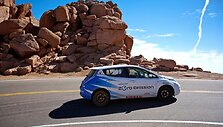 &bdquo;Nissan Leaf&ldquo; kyla &bdquo;Pikes Peak&ldquo; lenktynių trasa