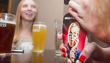 Baruose buvo nemokamai dalinami alkotesteriai