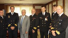 Klaipėdos miesto meras R.Tara&scaron;kevičius kartu su operacijos "Open Spirit 2010" kapitonais.