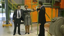 Simboli&scaron;ka naujos gamybos linijos paleidimo ceremonija. I&scaron; kairės: E.Jimenez, Klaipėdos miesto mero pavaduotoja Judita Simonavičiūtė, Scott Coutts. 