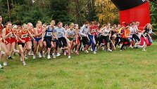  &bdquo;Gintarinė jūrmylė&ldquo; &scaron;iemet organizuojama jau de&scaron;imtą kartą, per visus &scaron;iuos metus kai kurios renginio tradicijos tvirtai įsi&scaron;aknijo ir nebekinta. 